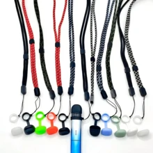 1条带防尘罩的可调节电子烟挂绳，防丢防尘设计，小型电子烟时尚配件