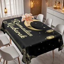 这款斋月主题桌布套装包含 1/20 张桌布，黑色底布上饰有金色新月、灯笼和“斋月吉祥”字样。这款奢华桌布适用于家庭厨房、餐厅、派对和户外使用。它经久耐用且易于保养，是理想的家居装饰品。 - 彩色 - 查看 4