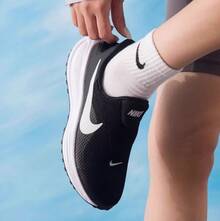 Nike 女士新款轻便透气网眼跑步鞋 - 黑與白 - 查看 6