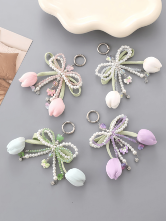 1 Fresh And Simple Cute Tulip Flower Bow With Pearl Bag Pendant, Bag Accessories Faux Pearl Keychain, Cute Faux Pearl Beaded Bracelet Keychain, Vintage Charm Wallet Bag Backpack Car Charm For Women And Girls, Ribbon Pearl Pendant For Friends, Relatives, Lovers
