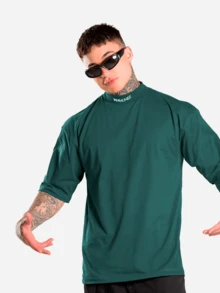 DMUNIZ Oversized Streetwear T-Shirt With Turtleneck And Red Green Christmas Print On The Collar - Royal Green - View 4
