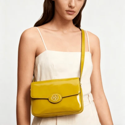  Bolso cruzado Tory Burch Ribinson Series 21 con solapa magnética, correa de hombro ajustable y piel de patente