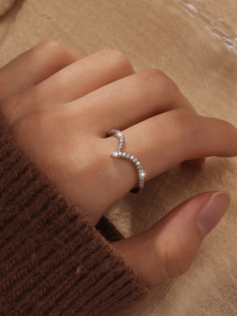 1pc Fashionable Luxury Zirconia V-Shaped Ring For Women, Suitable For Wedding