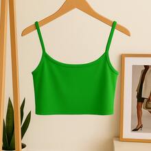 DEVIT - Top corto básico para mujer con tirantes delgados y corte ajustado, diseño liso sin estampado, estilo minimalista y versátil ideal para outfits casuales, urbanos o de verano, cómodo y combinable con jeans, faldas o joggers - Verde - Ver 9