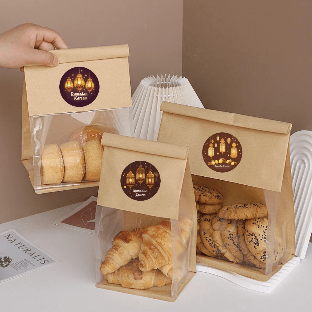 500张/卷 斋月灯笼图案贴纸，是礼品装饰的理想之选。尺寸：2.5厘米/1.0英寸。斋月快乐！自粘圆形贴纸，适用于装饰礼品、包装盒、文具以及其他您喜爱的物品。