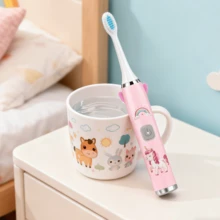 Juego de cepillos de dientes eléctricos para niños Cuenta con un diseño ergonómico con un mango antideslizante de 5,5 cm, cerdas pulidas con cristal para proteger las encías, motivos de animales de dibujos animados para fomentar el entusiasmo por el cepillado y funcionamiento con pilas secas para un uso y cómodo. Ideal para baños familiares y el cuidado bucal diario de los niños. - Rosa - Ver 2