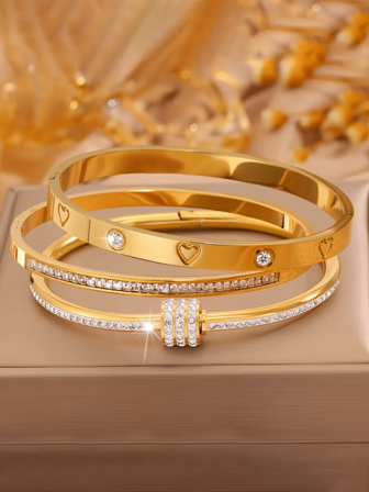 三件套不锈钢手链，男女皆宜，适合日常佩戴和叠戴。是送给朋友的绝佳礼物。