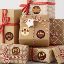 500张/卷 斋月灯笼图案贴纸，是礼品装饰的理想之选。尺寸：2.5厘米/1.0英寸。斋月快乐！自粘圆形贴纸，适用于装饰礼品、包装盒、文具以及其他您喜爱的物品。