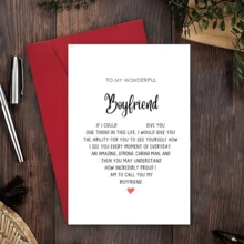 1张充满爱意的男友贺卡，浪漫情人节贺卡，生日和周年纪念贺卡，送给他的“我无比自豪能称你为我的男友”信息，白色背景上点缀着红色爱心，非常适合情人节或其他特殊场合，男友礼物