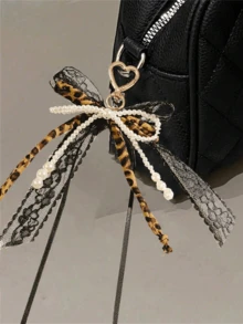 豹纹仿珍珠蝴蝶结心形钥匙扣，浅金色心形弹簧扣设计，蕾丝蝴蝶结珍珠吊坠 - 一款优雅的金属配饰，适用于背包、钱包和手机壳，Y2K风格甜蜜酷炫情侣吊坠，保龄球包、手提包、单肩包装饰，派对礼物、毕业礼物、生日礼物、新年礼物，送给情侣、家人、朋友和同学的礼物。 - 彩色 - 查看 7