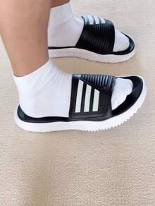 Dép adidas AlphaBounce đế cao su thoải mái, chống mài mòn dành cho cả nam và nữ, màu đen và trắng. - Đen và trắng - Xem 4