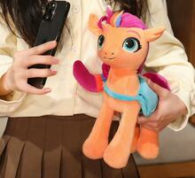 Hasbro 正版小马宝莉毛绒玩具可爱娃娃摆件枕头，适合女孩生日礼物，送给女性，孩子们最喜欢的娃娃