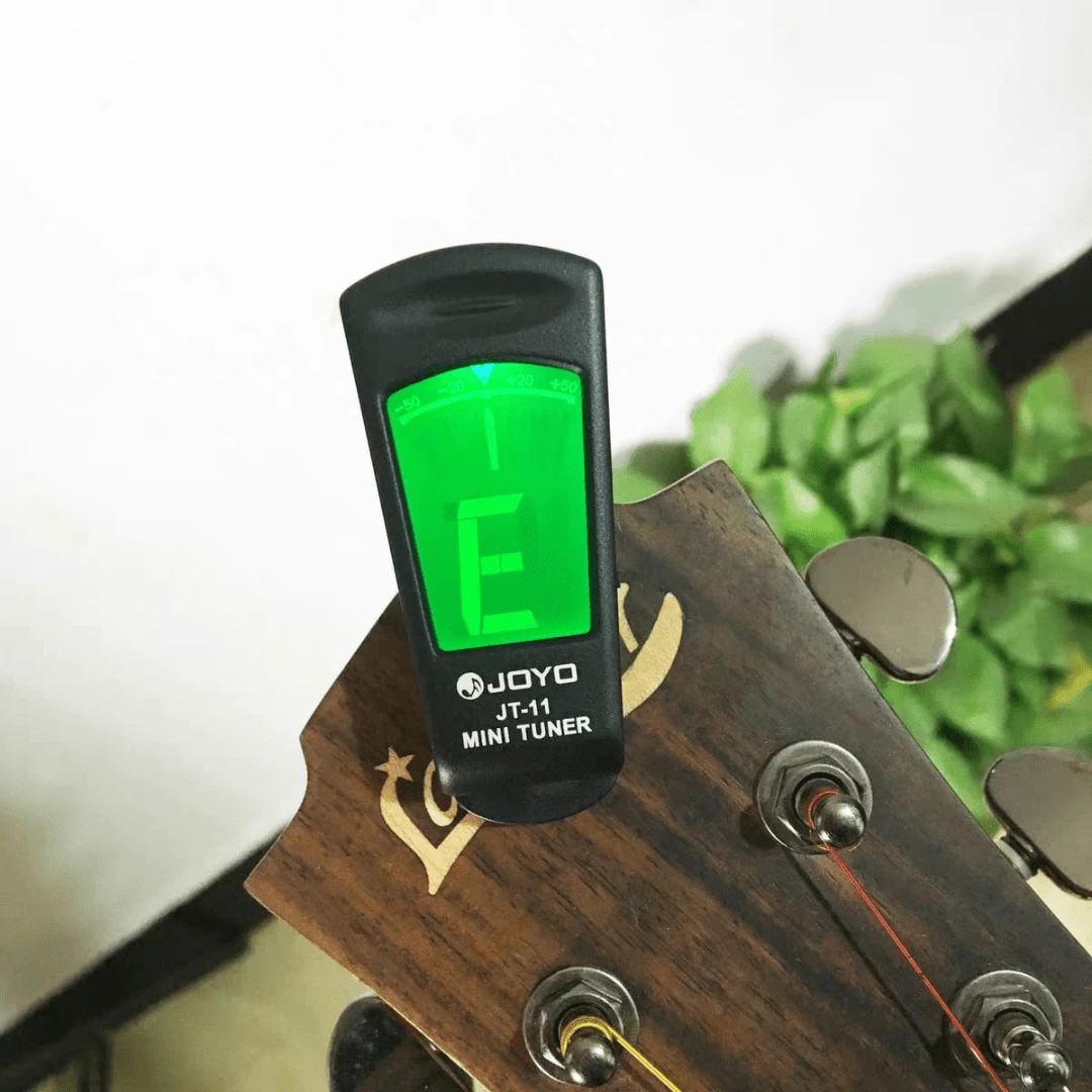Afinador para guitarra JOYO. Accesorios para instrumentos musicales. Afinador Jt 11 Joyo Para Guitarra, Ukulele, Bajo, Violin Negro - Negro - Ver 1