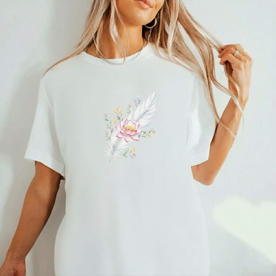 Women's T-Shirt With Spiritual Art Featuring A White Feather Accompanied By A Pink Lotus Flower, Small Flowers, And An Illuminated Composition, Symbolizing Harmony, Delicacy, And Renewal. Perfect For Those Seeking Lightness And Poetic Style, This Comfortable Piece Complements Minimalist, Romantic, And Energy-Filled Looks, Bringing Soft Elegance To Any Outfit. - 白色 - 查看 1