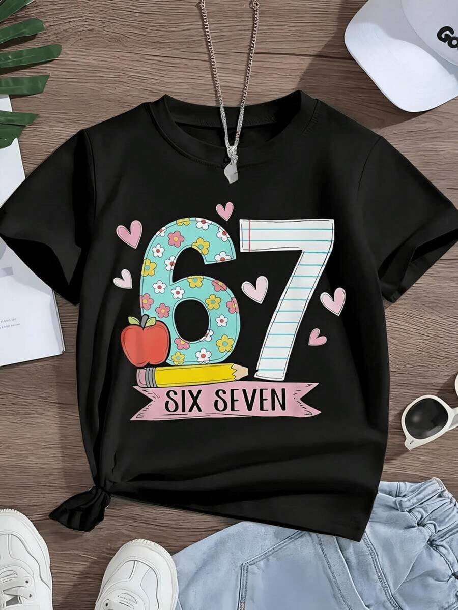 Números coloridos 67 con flores corazones manzana y lápiz que simbolizan alegría y aprendizaje camiseta 100% algodón ropa para niños - Negro - Ver 1