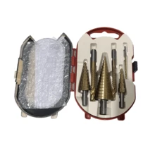 6件套钻头组，包括3种尺寸的阶梯钻头和3种尺寸的锯齿麻花钻头，适用于金属和木材钻孔