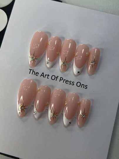 10 uñas postizas de almendra larga, suaves y exquisitas. Uñas de color albaricoque francés elegante y de alta gama, decoradas con bordes franceses, luces de estrella, bolitas de acero pequeñas, perlas y rhinestones. Juego completo de uñas postizas desmontables, adecuado para trabajadores de oficina, estudiantes, chicas de fiesta y suministros de uñas de todas las temporadas. Incluye 1 gel de gelatina y 1 lima de uñas.