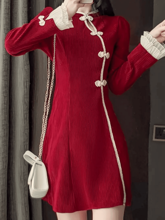 红色旗袍，中国风，配以盘扣，是新年派对的完美之选，奢华红色旗袍，修身显瘦，晚礼服。