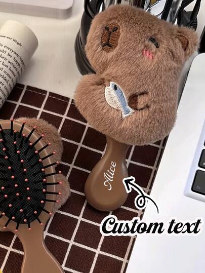 1 pièce Mini brosse de massage du cuir chevelu mignonne en forme de pomme et hamster, avec des poils en nylon et en plastique, un manche en plastique ABS et une figurine décorative d'animal. Convient pour les coiffures régulières, outil de coiffure pratique pour les voyages, accessoire de beauté, brosse de voyage personnalisable et portable, mini brosse, cadeau pour demoiselle d'honneur, pour hommes et femmes, cadeau pour la famille et les amis, anniversaire, Noël, Halloween, Saint-Valentin