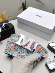 1 pieza Cinturón de hebilla automática con letra de moda para hombres, patrón de fiesta de animales aleatorios y arte callejero en piel de PU, adecuado para uso casual, fiesta, regalo para novio