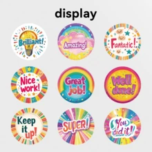 500张/卷，色彩缤纷的励志鼓励图案贴纸，是理想的新年礼物。尺寸：2.5厘米/1.0英寸，圆形。适用于礼品包装、礼品袋装饰、学习用品、水瓶装饰、节日礼物等。 - 彩色 - 查看 4