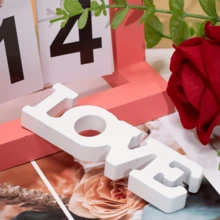 1 peça de decoração de mesa encantadora em PVC com a palavra "LOVE" - Ideal para o Dia dos Namorados e casamentos. - Multicolorido - Ver 8