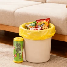 Bolsas de basura sencillas y prácticas, resistentes al calor y a prueba de fugas para evitar derrames. Ideales para la limpieza del hogar, tanto en la cocina como en el salón. Material plástico + tamaño 50 cm * 60 cm + diseño en rollo para facilitar el almacenamiento, lo que crea una solución ordenada y cómoda para la recogida diaria de residuos. - Amarillo - Ver 1