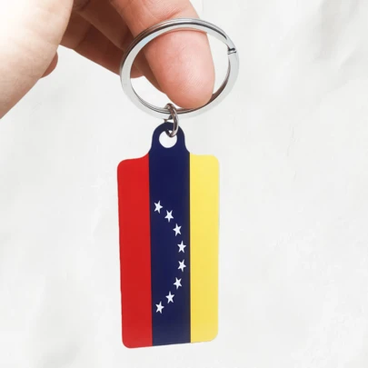 1个休闲金属材质双面UV印刷旗帜钥匙扣，男女通用钥匙圈，时尚配饰，包包挂件，适合作为礼物