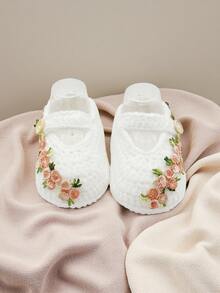 1 Pasang Sepatu/Kaos Kaki Bayi Pra-Berjalan Rajutan Tangan Motif Bunga - Putih - View 2