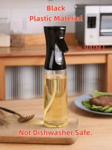 1个橄榄油喷雾瓶，塑料材质，适用于盛装各种液体，可用于户外烧烤、烤肉、低脂食品、沙拉、厨房、空气炸锅和露营，适合女孩使用，轻便易携，可重复灌装。厨房小工具，厨房配件，厨房家居装饰，适合作为父亲节礼物。 - 请勿将喷雾油瓶放入洗碗机清洗，否则高温可能导致瓶身变形。