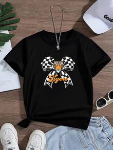 Tiger Head With Black And White Checkered Bow Symbolizing Strength And Elegance On A Comfortable 100% Cotton T-Shirt For Girls, Ideal For Everyday Wear - 黑色 - 查看 1