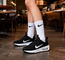 NIKE 女子 MAX INTRLK LITE 新款气垫减震跑步鞋 DX3705-001 - 黑與白 - 查看 1