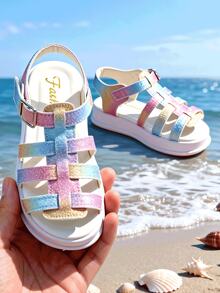 Mädchen Regenbogen Glitzer Gewebter Riemen Kunstleder Plateau Sandalen, modisch für Strand, Urlaub und täglichen Gebrauch
