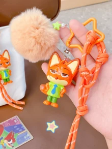 尼克·王尔德系列冰棒吊坠，Q版尼克造型，饰以浅米色绒球、橙色编织绳和橙色星形金属环，采用柔软乙烯基材质制成，非常适合挂在钥匙、包包上或作为桌面装饰，是粉丝、爱人、学生、青少年、收藏家的理想礼物，也是送给爱人/朋友的贴心之选。 - 尼克 - 查看 7