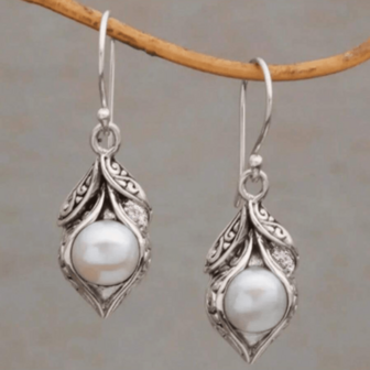 1 Pair Bohemian Vintage Carved Pattern Faux Pearl Pendant Earrings, Suitable For Women Casual Daily Wear And Gifts