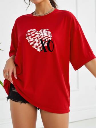Plus Size Red Short Sleeve Round Neck Drop Shoulder Tee With Heart XO Graphic Print, Regular Length Knitted Fabric T-Shirt With Medium Stretch