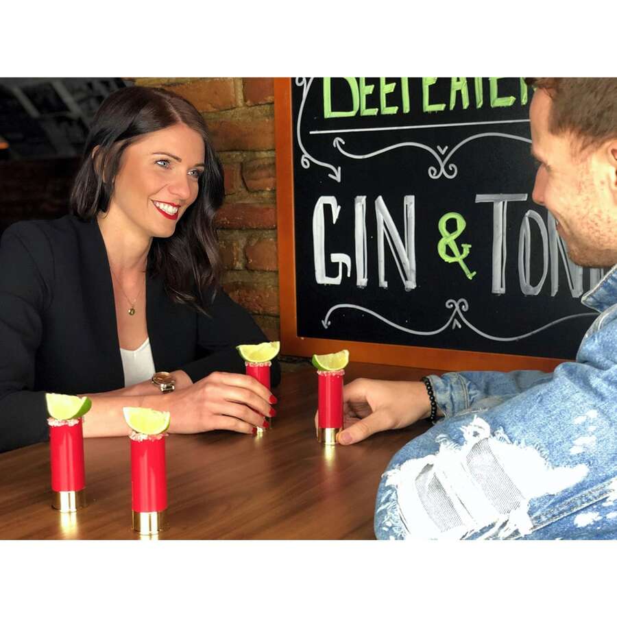 一套4个霰弹枪弹壳造型的烈酒杯，容量45毫升/1.5盎司，可用于盛装龙舌兰、伏特加、威士忌等利口酒，包括士兵造型和口红造型，Old South Brass品牌，原装12号烈酒杯，酒吧配件，新奇酒具，便携式烈酒杯，适合户外旅行、露营和狩猎。也适用于厨房、餐厅、酒吧、聚会、派对和节日庆典等场合。创意礼品套装，是烈酒爱好者的理想之选。 - 彩色 - 查看 1