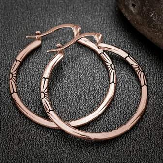 1 par de pendientes de aro estilo bohemio vintage con un intrincado patrón de talla floral, regalo perfecto para mujeres