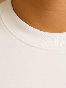 Camiseta Básica Ano Novo Casual Estampada Modelo: "Happy New Year 2024"- Alta Qualidade Melhor Escolha para as Festas Fim de Ano - Branco - Visão 3