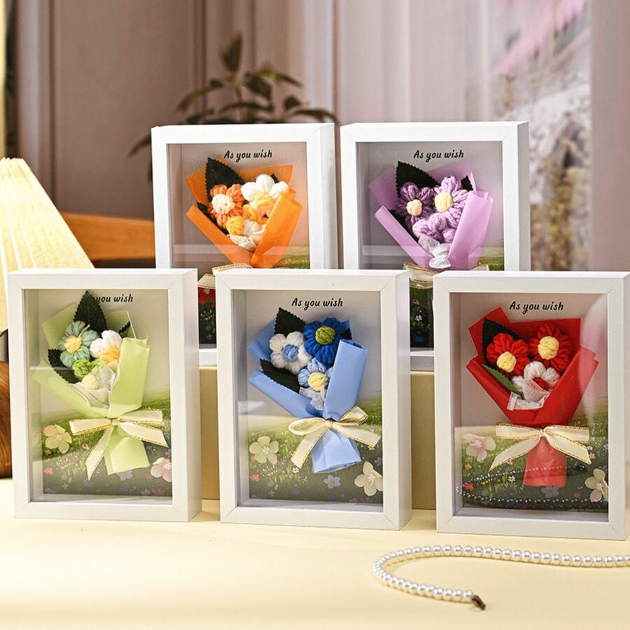 一套仿真花束，含礼盒，3朵钩编针织花，适合作为生日或周年纪念礼物送给老师、母亲、闺蜜、女性，也适合母亲节、情人节、婚礼纪念品、节日派对家居装饰、圣诞礼物，以及摆放在家中、餐桌、卧室、浴室、书桌等处。 - 彩色 - 查看 1