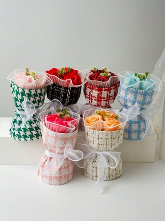 3pcs Mini Bouquet Decor, Includes 3 Artificial Roses, Floral Wrapping Paper, Preserved Flower Soap, Bridal Bouquet. Suitable As Birthday Or Anniversary Gift For Mom/Wife, Also Can Be Used As Wedding Supplies, Groom's Boutonniere, Wedding Car Decoration.