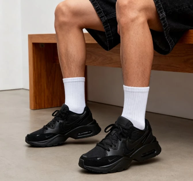 Nike 男士休闲运动鞋 - 黑色 - 查看 1