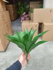 人造龙血树盆栽，大型抗紫外线仿真龙血树，带盆，适合室内外装饰，热带多肉植物，绿色植物室内装饰，逼真的仿真龙血树树干 - 不含花盆，抗紫外线仿真多肉植物，可自行盆栽，室内外均可摆放于阴凉处。 - 彩色 - 查看 11