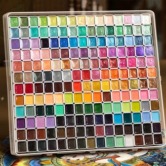 Um Conjunto de Tintas Aquarela Peroladas com 180 Cores Vibrantes (com Pincel) Altamente Duráveis. Perfeito para Arte Chinesa, Caligrafia e Pintura, Vem em uma Caixa Resistente para Fácil Armazenamento e Transporte, Conjunto de Tintas Aquarela, Tintas Aquarela