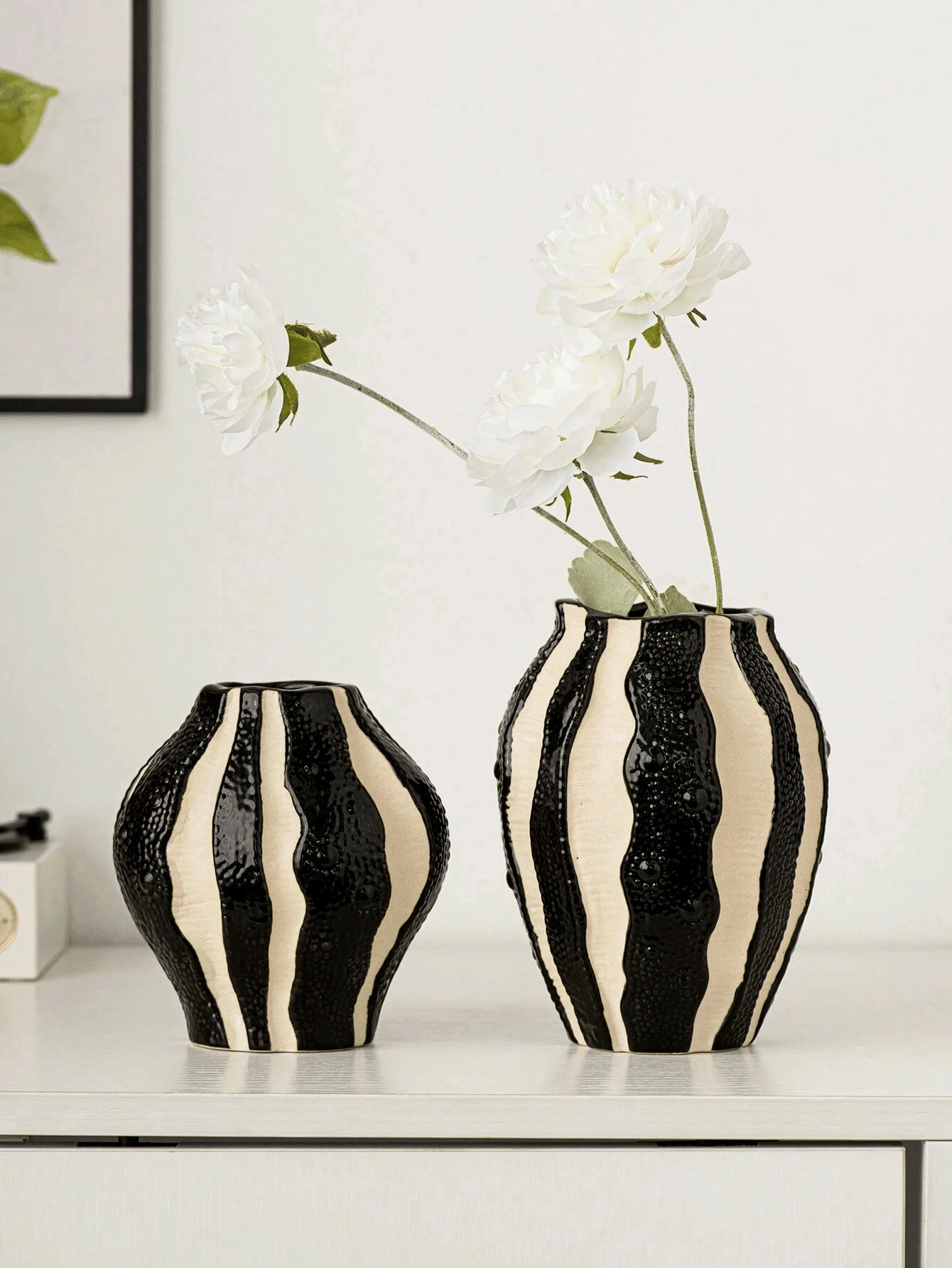 1 pieza Jarrón de resina con rayas verticales, en negro y blanco, de estilo minimalista moderno, mini decoración adecuada para boda, fiesta, hogar, escritorio, oficina, hotel, sala de estar, decoración navideña - Multicolor - Ver 1