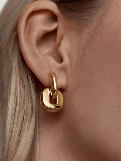 Un par de elegantes y estilosos pendientes de aro ovalados desmontables, simples y delicados, adecuados para mujeres en cualquier ocasión, y perfectos como regalo para amigos o seres queridos