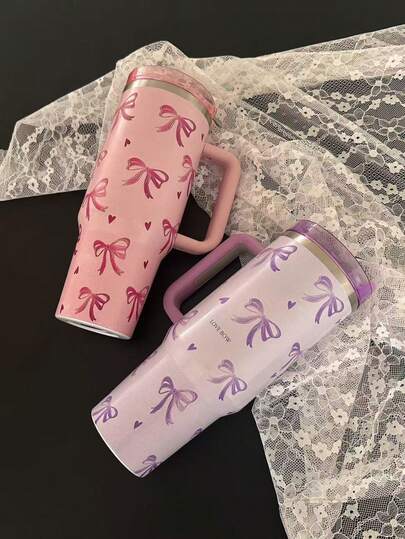 This 40oz (Approx. 1280ml) Stainless Steel Insulated Tumbler Is Portable And Easy To Use. The Tumbler Body Is Printed With A Bow Pattern. Beautifully Designed, Available In Multiple Colors, Suitable For Office, Home, Car, And Outdoor Activities. Whether For Personal Use, Gift-Giving, Birthday, Or Holiday, It Is An Ideal Choice. The Large Capacity Design Meets Daily Needs.