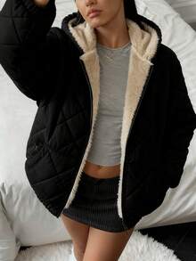 1pc/Women's pocketed reversible sheepskin coat featuring diamond quilting and a two-tone design. The hooded fur trim enhances warmth, making it ideal for outdoor wear. The reversible design warmth, making it ideal for outdoor wear. The reversible design fastens with aoneal style. versatile styling potential, serving as an excellent choice for cold weather attire. - 1pc 杏色 - 查看 4