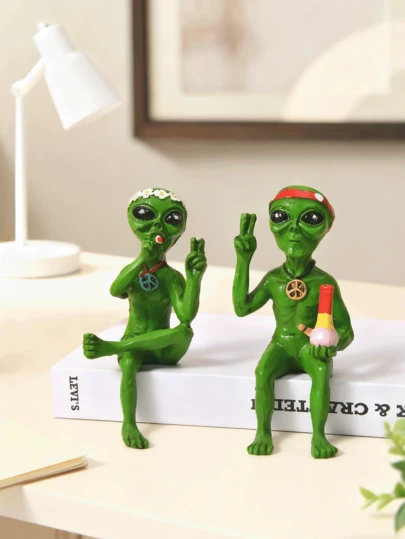 Alien Invasion "Party Alien" Male Hanging Beer Drinking Ledge Lounger Fun Home Or Garden Statue (Green)