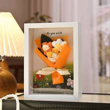 一套仿真花束，含礼盒，3朵钩编针织花，适合作为生日或周年纪念礼物送给老师、母亲、闺蜜、女性，也适合母亲节、情人节、婚礼纪念品、节日派对家居装饰、圣诞礼物，以及摆放在家中、餐桌、卧室、浴室、书桌等处。 - 彩色 - 查看 9